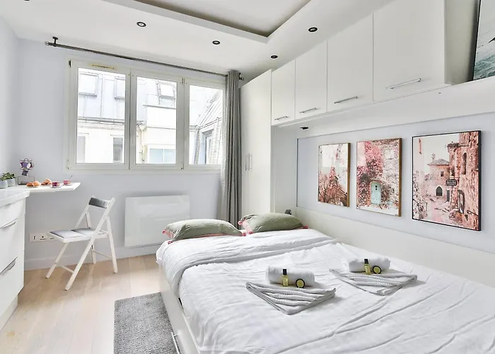 Chic Near Arc De Triomphe 아파트 *